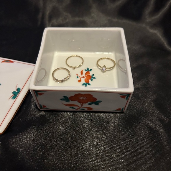 Vintage Porcelain Tiffany Co Square Trinket Box with Red Floral Poppy Design - Picture 3 of 11